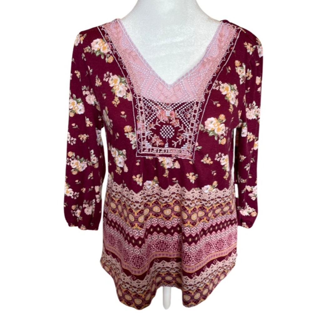 No Boundaries floral top with mesh detail S